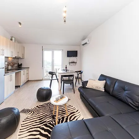 Cozy In Kastel Luksic Kaštela